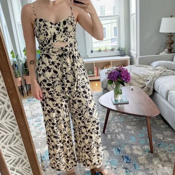 Fame & Partners “The London Jumpsuit” floral crepe material with pockets - Picture 6 of 13